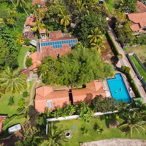 https://villa-shade.kandyhotelsnow.com