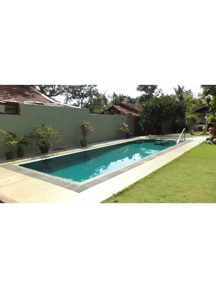 Sujeewani Villa Negombo 0*,